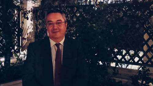 Εντονη αντίδραση της Ιεράς Συνόδου για ανάρτηση του Ηλία Μόσιαλου για την Παναγία, τον κρίνο και τον κορονοϊό