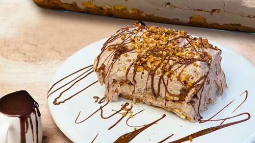 Συνταγή της Αργυρώς Μπαρμπαρίγου: Τρομερό γλυκό ψυγείου με μπισκότα και πραλίνα