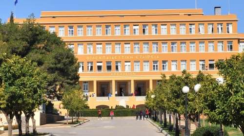 Προσφεύγει στην εισαγγελία ο Μπαμπινιώτης μετά την επιστολή &quot;βόμβα&quot; 285 αποφοίτων του Αρσακείου για σεξουαλική βία