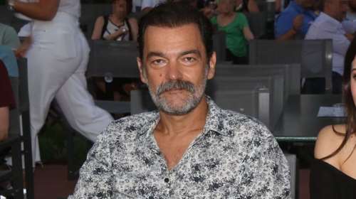 Ο Κωνσταντίνος Καζάκος στην πισίνα με την 23χρονη σύντροφό του - Η εντυπωσιακή ανάποδη βουτιά [εικόνα]