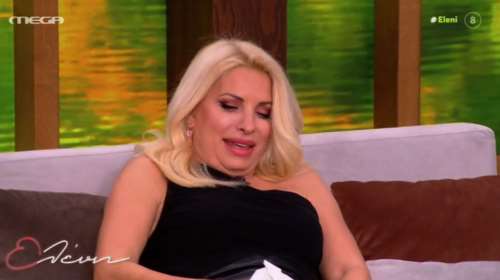 Το... ατύχημα της Ελένης Μενεγάκη την ώρα της εκπομπής - Ξάπλωσε για να το διορθώσει [Φωτο - Βίντεο]