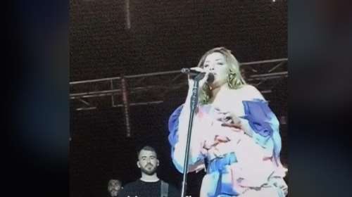 Έλενα Παπαρίζου - Aπίστευτο περιστατικό σε συναυλία της: Άνδρας κατέβασε το παντελόνι του - Η αντίδρασή της [βίντεο]