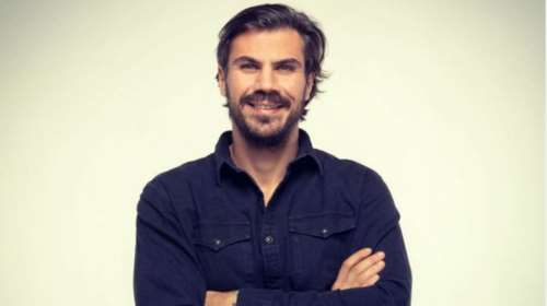 &quot;Να μας χαίρεστε&quot;: Ο Άκης Πετρετζίκης έχει γενέθλια την ίδια μέρα με τον Κυριάκο Μητσοτάκη