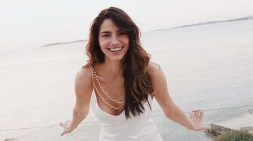 Η εμφάνιση της Ηλιάνας Παπαγεωργίου με το πιο όμορφο φόρεμα του καλοκαιριού