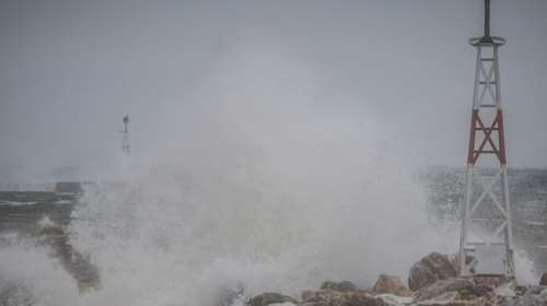 Αλλάζει το σκηνικό του καιρού: Έρχονται καταιγίδες, χιονοπτώσεις στα ορεινά και θυελλώδεις νότιοι άνεμοι