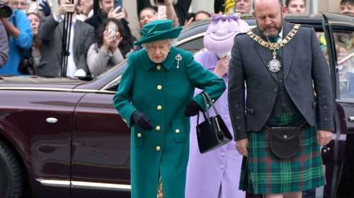 Βασίλισσα Ελισάβετ: Ανησυχία για την υγεία της - Ακύρωσε ξαφνικά την επίσκεψή της στη Β. Ιρλανδία