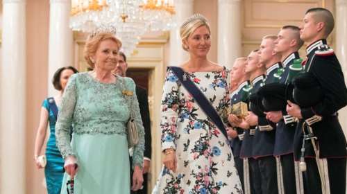 Μαρί Σαντάλ: Kάνει πατίνι στην Ουάσινγκτον με φλοράλ φόρεμα και σνίκερς