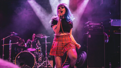 Chrysa Demigod: Ποια είναι η τραγουδίστρια που προσέγγισε χυδαία ο Παναγιωτόπουλος ενώ ήταν ανήλικη