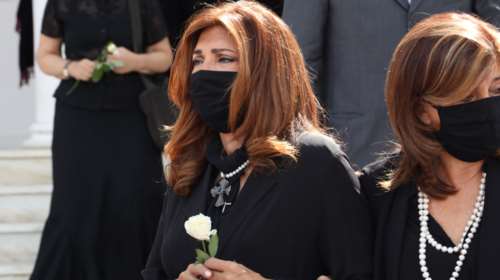 "Λύγισε" η Μιμή Ντενίση για τον θάνατο της μητέρας της: Ακόμα πάω να την πάρω τηλέφωνο