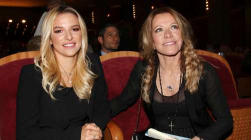 Εριέττα Κούρκουλου: Η εγκυμονούσα δείχνει το τατουάζ με το πρόσωπο της μητέρας της Μαριάννα Λάτση