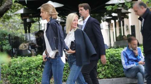 Μαρί Σαντάλ-Τατιάνα Μπλάτνικ: Tα smart - chic πρωινά looks στην Αθήνα με denim και λευκά πουκάμισα