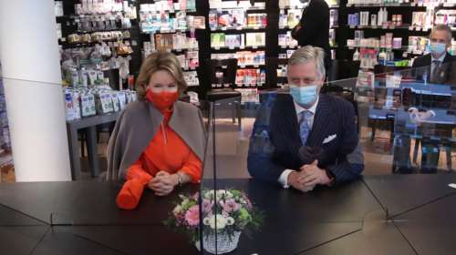 Βασίλισσα Ματθίλδη: Επιμένει στα έντονα χρώματα - Η εμφάνιση στα πορτοκαλί