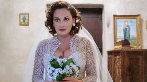 Θεοφανία Παπαθωμά: Εντελώς διαφορετική στο πλατό για την τρίτη σεζόν στις &quot;Άγριες Μέλισσες&quot;  - Η μεγάλη αλλαγή της