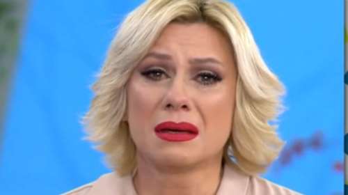 Κατερίνα Καραβάτου: Κατέρρευσε στον αέρα με το τηλεφώνημα της μητέρας της