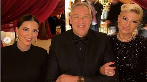 Φαίη Σκορδά – Σταματίνα Τσιμτσιλή: Οι glam εμφανίσεις τους όλο παγιέτες σε χριστουγεννιάτικο δείπνο