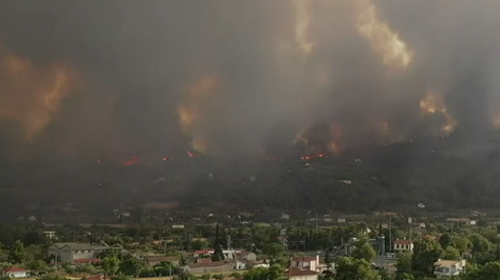 Φωτιά στις Αφίδνες: Κόβουν την ανάσα οι εικόνες από drone - Στα σπίτια οι φλόγες