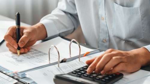 Καρδίτσα: Απάτη εκατομμυρίων σε βάρος χιλιάδων Ρομά – Λογιστής εισέπραττε παράνομα τα επιδόματα και τις συντάξεις τους