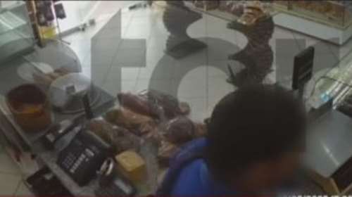 Πόρτο Ράφτη: Ιδιοκτήτης φούρνου πάλεψε σώμα με σώμα με ληστή - Βίντεο - ντοκουμέντο