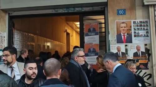 Εκλογές Δικηγόρων: Κοσμοσυρροή και &quot;πηγαδάκια&quot; στην Ακαδημίας - Στις επτά κλείνουν οι κάλπες