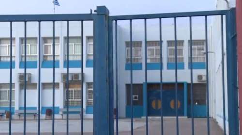 Βόλος: Σύλληψη μαθητή έξω από σχολείo - Τον χρησιμοποιούσαν σαν &quot;βαποράκι&quot;