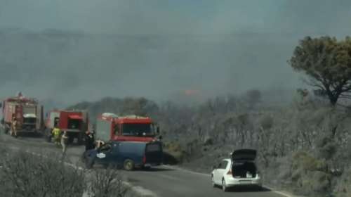 Κύθηρα: Μεγάλη αναζωπύρωση της φωτιάς - Νέο μήνυμα &quot;112&quot; για εκκένωση σε τρεις οικισμούς