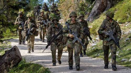 Spiegel: Μυστική έκθεση Γερμανού στρατηγού - &quot;Να είμαστε έτοιμοι για πόλεμο με τη Ρωσία, είναι πολύ πιθανό&quot;