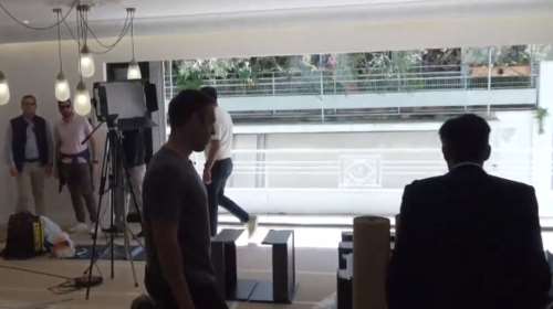 Στέφανος Κασσελάκης: Τα backstage από τη συνέντευξή του μέσα στο πολυτελές διαμέρισμα στο Κολωνάκι