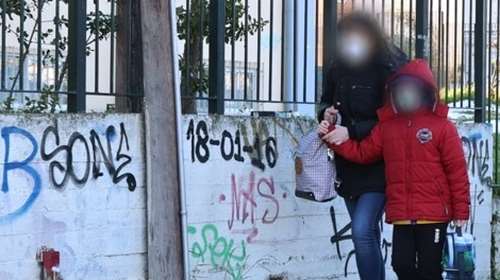 Αγία Παρασκευή: Η μητέρα του 13χρονου για τους ανήλικους &quot;νταήδες&quot;- &quot;Ήταν ξυπόλητος και έτρεχαν αίματα&quot;