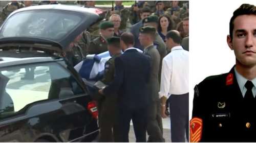 Με την ελληνική σημαία το φέρετρο του 27χρονου που σκοτώθηκε στη Λιβύη - Απαρηγόρητη η μητέρα του στην κηδεία