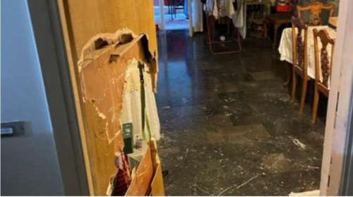 Ετσι μπήκαν στο σπίτι της δημοσιογράφου Ιωάννας Κολοβού - Έσπασαν με ηλεκτρικό πριόνι την πόρτα [εικόνες-βίντεο]
