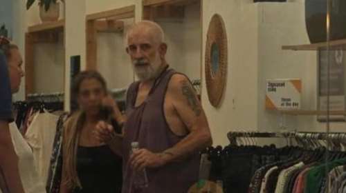 Σε άσχημη ψυχολογική κατάσταση ο Πέτρος Φιλιππίδης - Τα σενάρια για το πώς ξεκίνησε η φωτιά στο σπίτι του