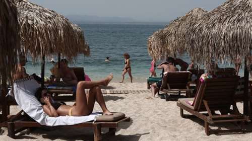 Γιατί απαγορεύθηκαν μουσική και αλκοόλ στις παραλίες - Τι απάντησε ο Χαρδαλιάς