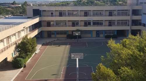 Γαλάτσι: Με εγκαύματα 14χρονος από βεγγαλικά που πέταξαν ανήλικοι σε προαύλιο Γυμνασίου