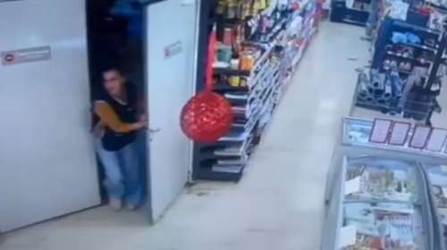 Αγρίνιο: Η στιγμή του σεισμού των 4,7 Ρίχτερ από κάμερα σούπερ μάρκετ –  Έντρομοι οι υπάλληλοι αρχίζουν να τρέχουν [βίντεο]