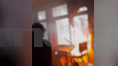 Βίντεο ντοκουμέντο: Οι νταήδες του Πύργου βάζουν φωτιά σε σχολική αίθουσα - &quot;Απειλούν τα παιδιά να μη μιλήσουν&quot; [Βίντεο]