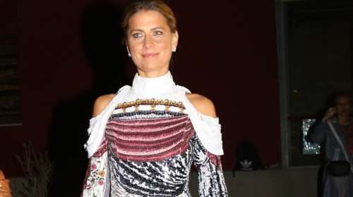 Η Τατιάνα Μπλάτνικ με την εμπριμέ παντελόνα που φοριέται παντού