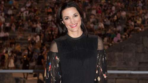 Η Κατερίνα Ευαγγελάτου συνδύασε τη δερμάτινη φούστα με τον πιο cool τρόπο