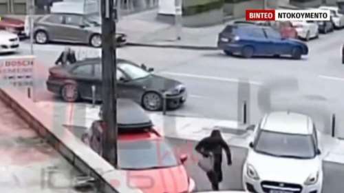 Θεσσαλονίκη: Η στιγμή που ληστής χτυπά 45χρονη έξω από τράπεζα και της παίρνει 14.000 ευρώ [βίντεο ντοκουμέντο]