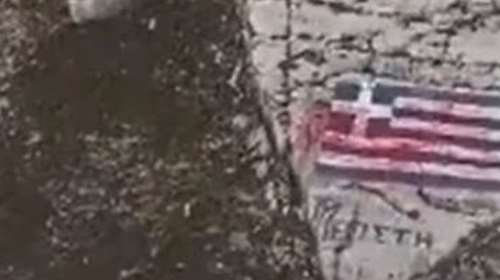 Πρόκληση στο Καστελόριζο: Drone από την Τουρκία πέταξε κόκκινη μπογιά στην ελληνική σημαία [βίντεο]