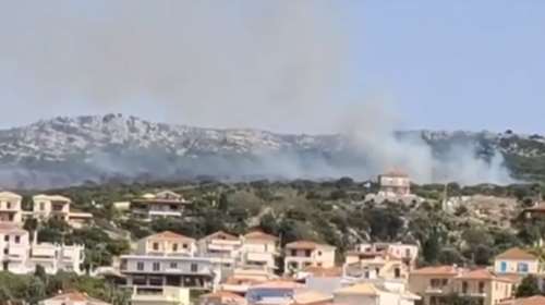 Μεγάλη φωτιά στο Σχίνο Πύλου - Μήνυμα του 112 για εκκένωση του Μεσοχωρίου - 1 χλμ. από οικισμό το μέτωπο, λέει ο δήμαρχος Πύλου