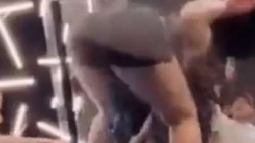 Γυαλιά - καρφιά από τρεις μεθυσμένες στο Μανχάταν: Διέλυσαν ρεστοράν και χτύπησαν αστυνομικό [βίντεο]