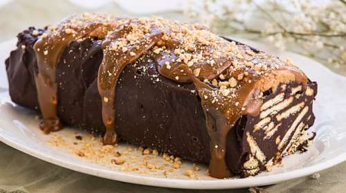 Θεϊκός κορμός σοκολάτας με καραμέλα και φιστικοβούτυρο - Πανεύκολη και απίθανη συνταγή