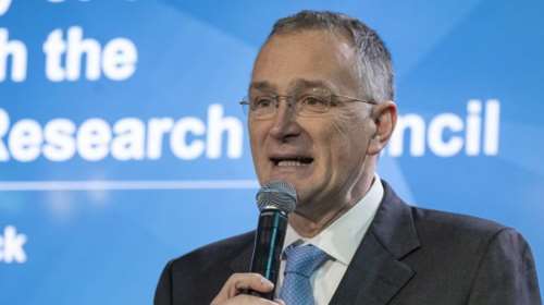 Κορονοϊός: Τριγμοί στην ΕΕ - Παραιτήθηκε ο επικεφαλής του Ευρωπαϊκού Συμβουλίου Έρευνας