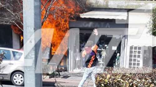Αναστάτωση στο Γαλάτσι: Φωτιά σε πολυκατοικία [εικόνες]