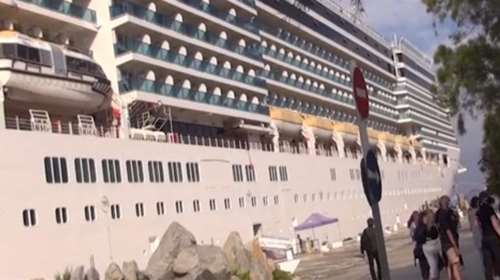 Μύκονος: &quot;Έδεσε&quot; το πρώτο κρουαζιερόπλοιο- &quot;Costa Luminosa&quot; με 13 καταστρώματα και μήκος 294 μέτρα