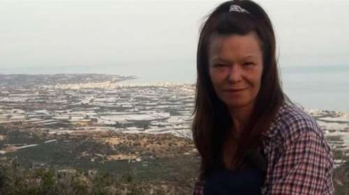Δολοφονία Νεκταρίας στην Ιεράπετρα - Συγκλονίζει η κόρη της: &quot;Μακάρι να ήταν στο χώμα ο πατέρας μου, αλλά είναι δειλός&quot;