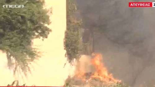 Φωτιά στην Κερατέα: Η στιγμή που σπίτι τυλίγεται στις φλόγες στη Συντερίνα [Βίντεο]