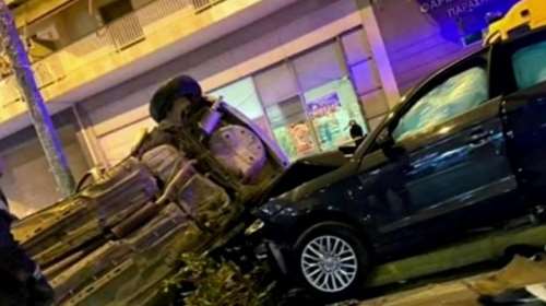 Τροχαίο στο Περιστέρι: Δίνει μάχη για τη ζωή του 21χρονος ειδικός φρουρός [Βίντεο]