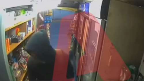 Ηλιούπολη: Τρόμος για νεαρή υπάλληλο περιπτέρου - Εβγαλε μαχαίρι και τη λήστεψε [βίντεο]