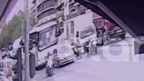 Τραγωδία στη Νίκαια: Βίντεο ντοκουμέντο - Η στιγμή που η 6χρονη περνά τη διάβαση με τη θεία και την ξαδέλφη της